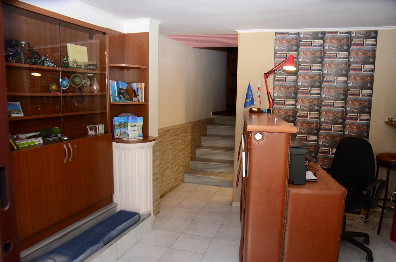 Hostel Batumi Globus Εξωτερικό φωτογραφία